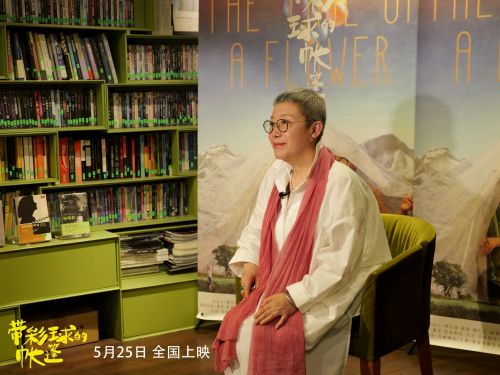 “带彩球的帐篷”电影北京首映，歌星莫西子诗变身男主角闪亮登场插图